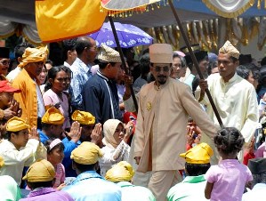 De jongste sultan van Ternate spreekt nog Nederlands