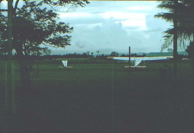 BD/37/70 - 
Een paar vliegtuigen van de zending
