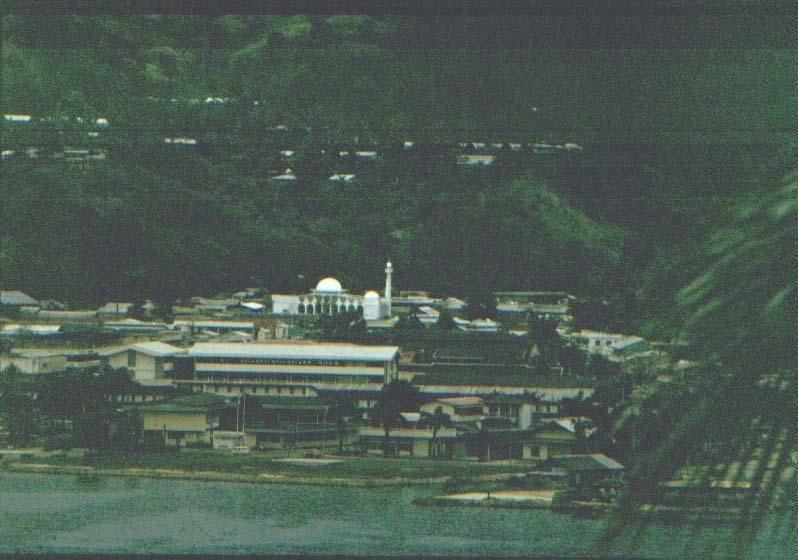 BD/37/102 - 
Jayapura-kota, zicht op de hoofdmoskee
