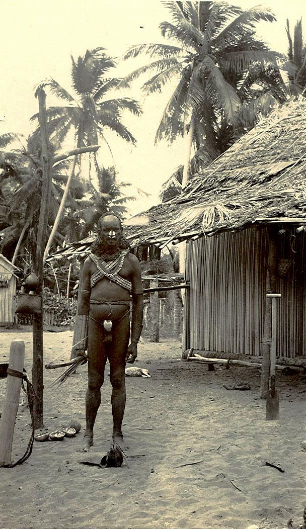 BD/168/16 - 
Papoea&#039;s in rituele kleding
