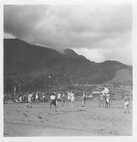 BD/128/18 - 
Ontspanning, volleybalspel te IFar
