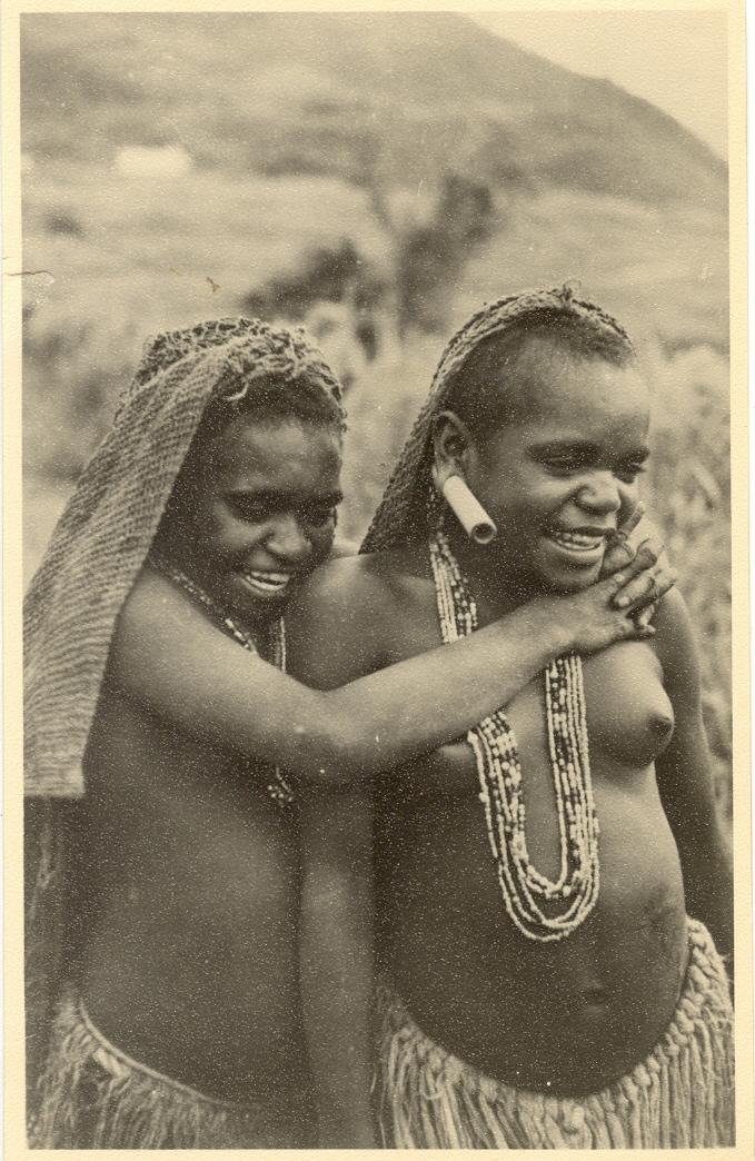 BD/138/6 - 
Papua meisjes
