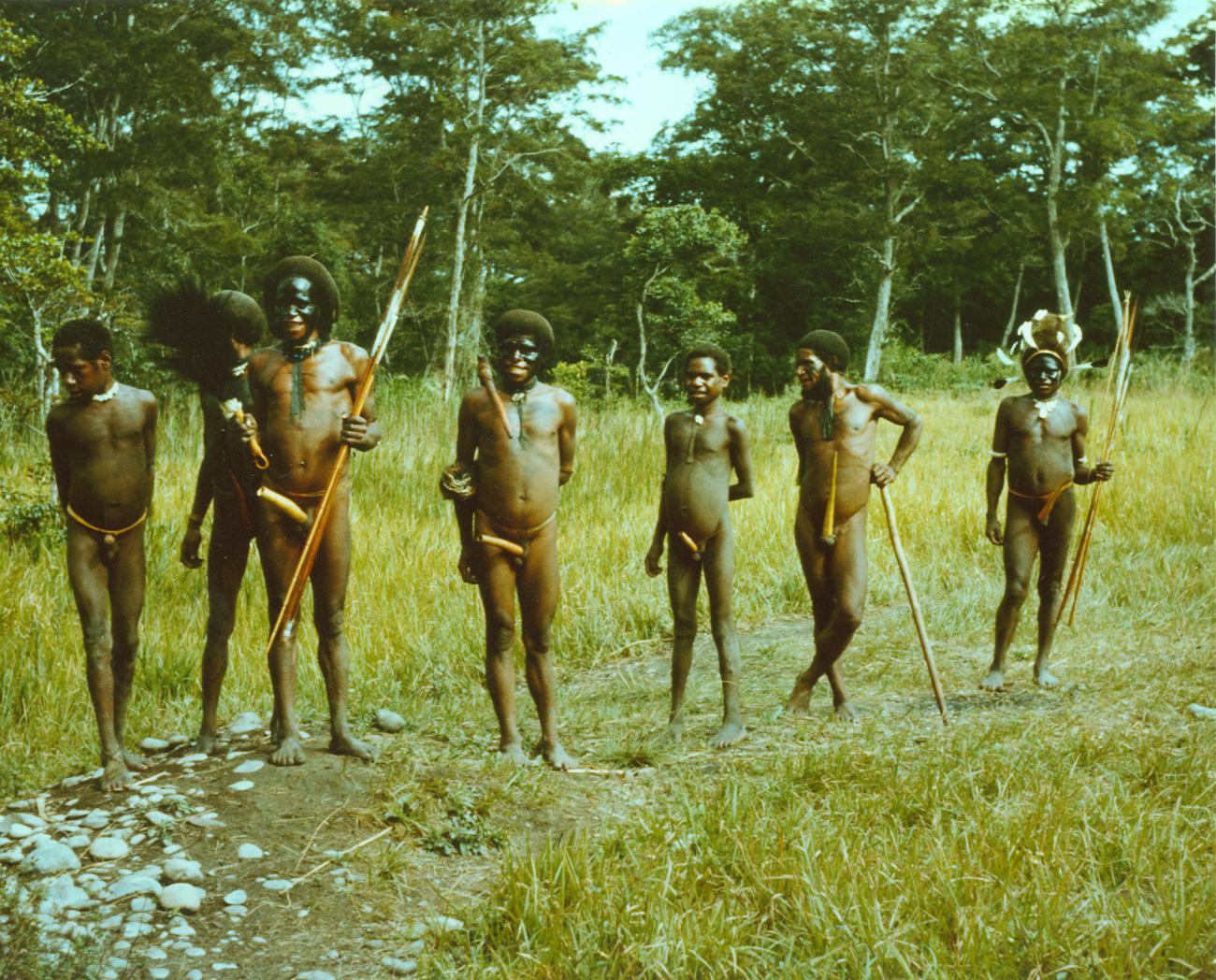BD/39/19 - 
groep Papua-mannen
