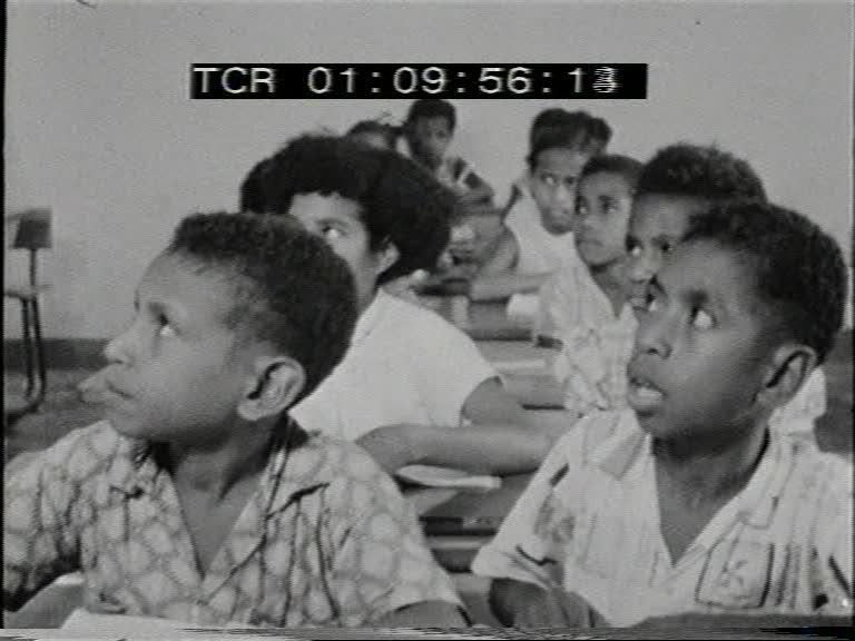 FI/1200/88 - 
Reportage Anthony van Kampen 1: Installatie van de Nieuw-Guinea Raad
