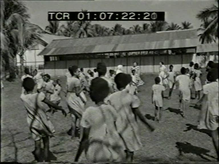 FI/1200/147 - 
Nieuw-Guinea Kroniek 1: Nieuw-Guinea in opbouw
