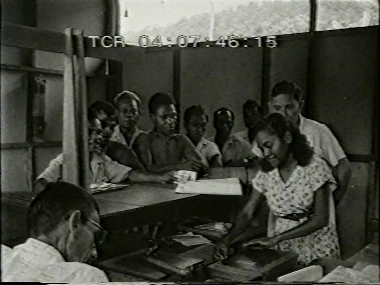 FI/1200/152 - 
Nieuw-Guinea Kroniek 9: Opleidingsmogelijkheden voor de Papoea 
