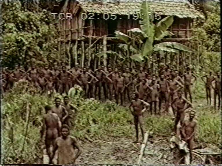 FI/1200/155 - 
Nieuw-Guinea Kroniek 12: Polikliniek in de wildernis

