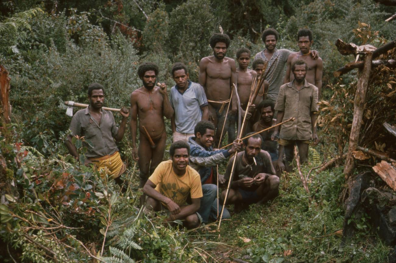 BD/166/1 - 
Group portrait Papuans
