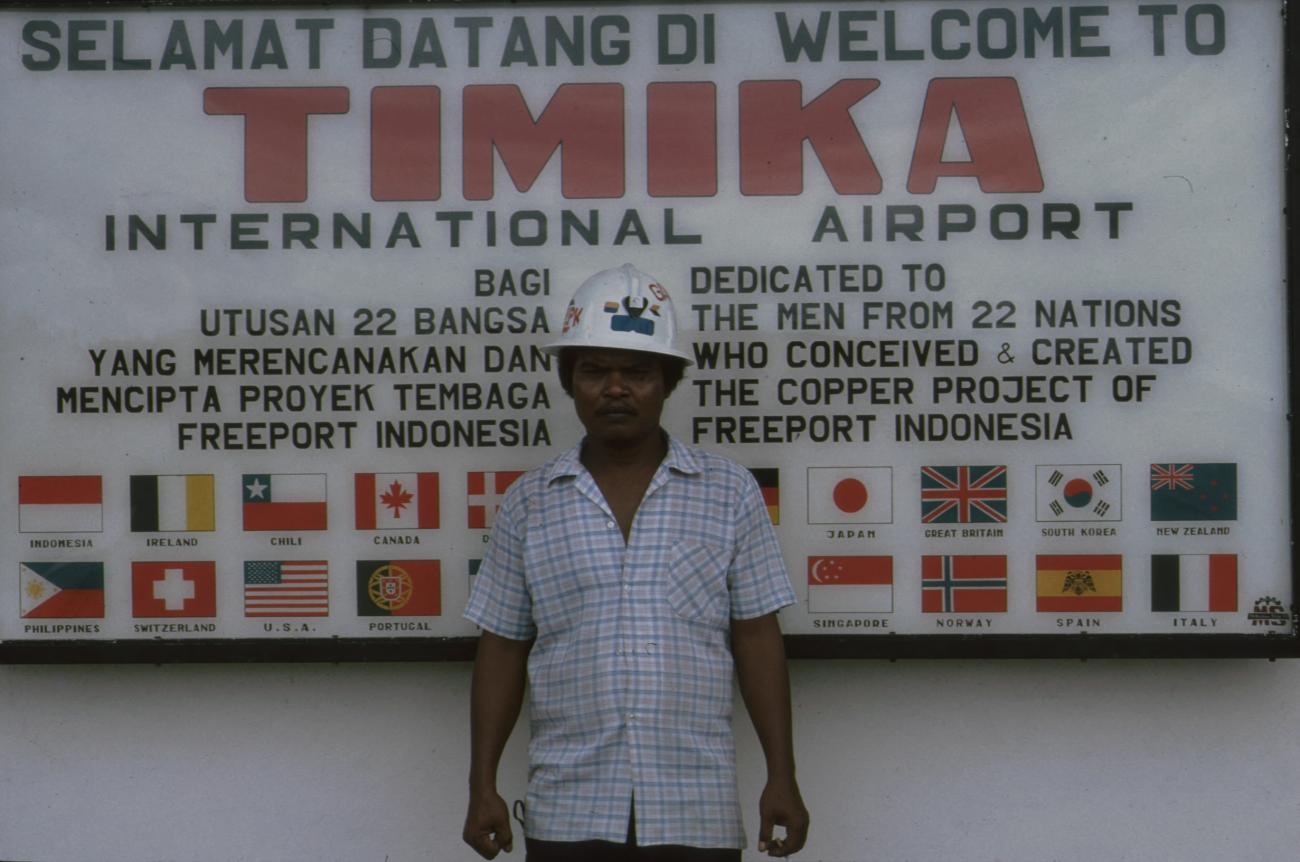 BD/166/302 - 
Welcome sign at Timika airport
