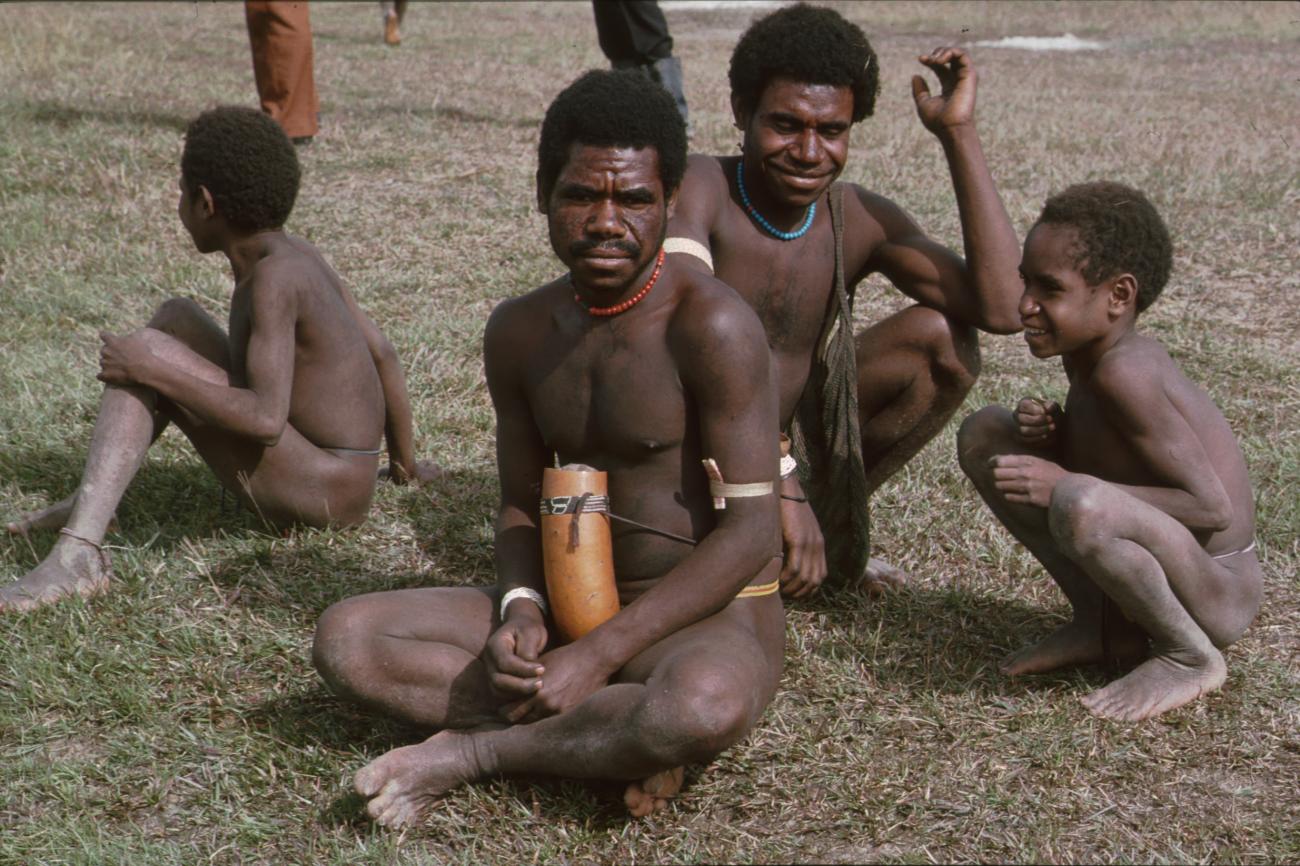 BD/166/345 - 
Some Papua people on the ground
