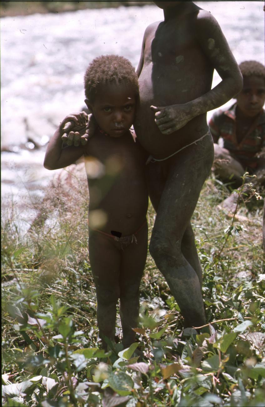 BD/166/367 - 
Papua children
