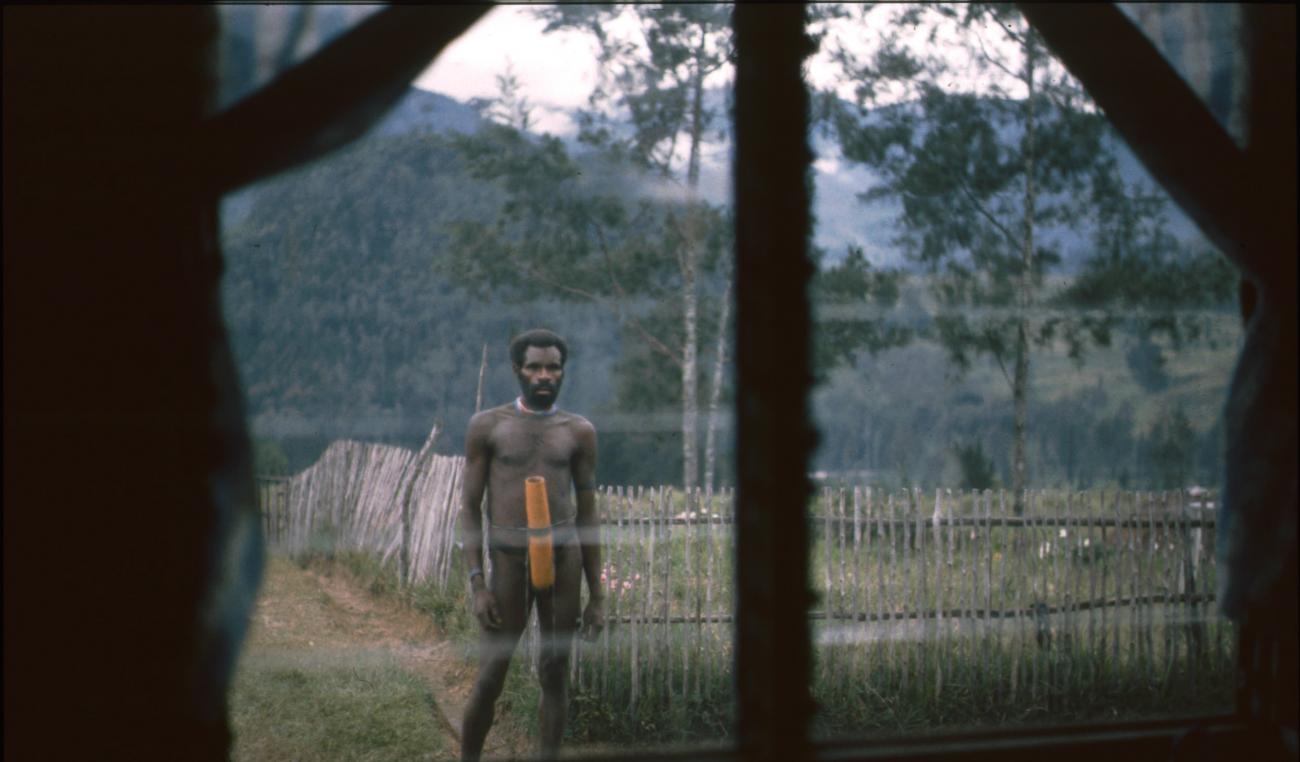 BD/166/389 - 
Papua man
