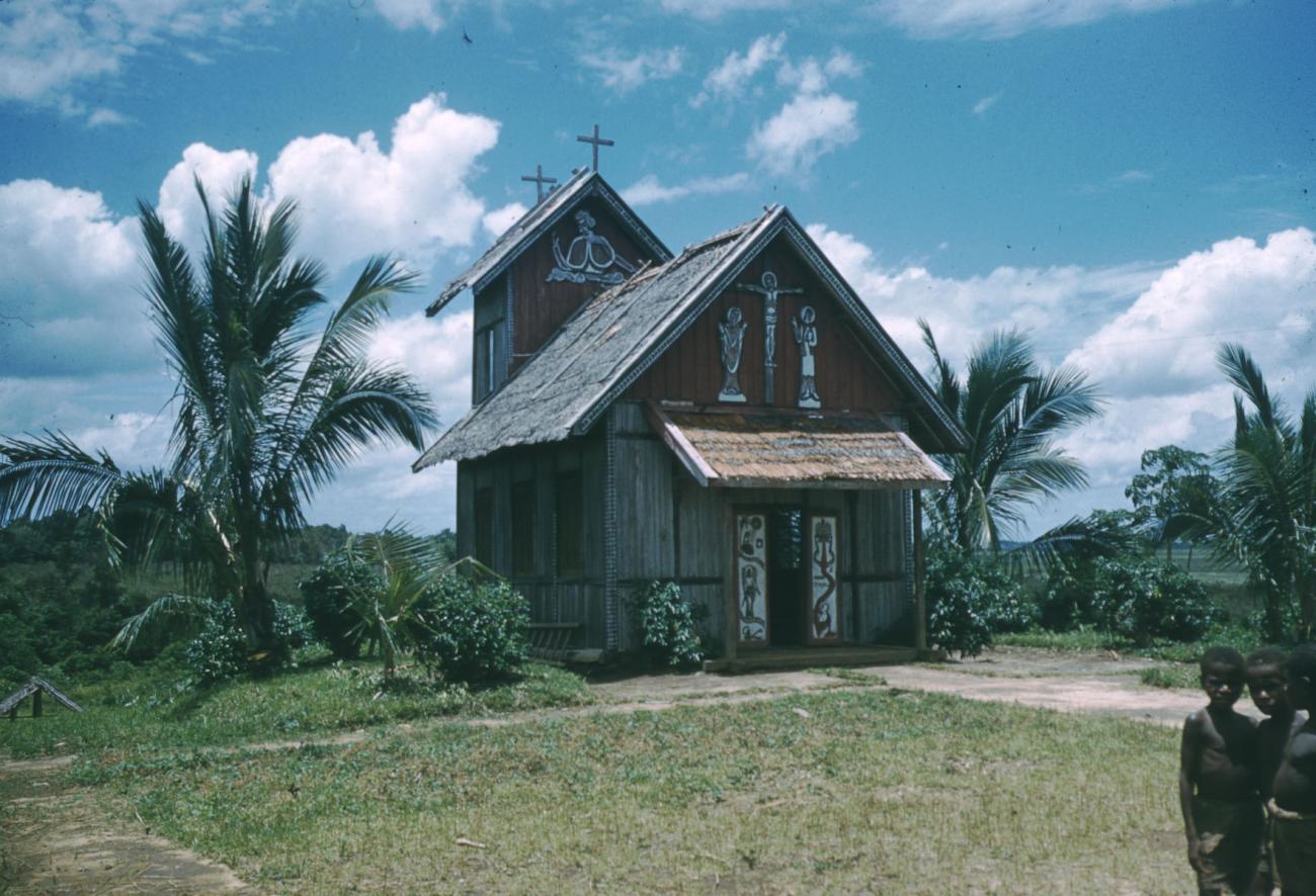 BD/209/3087 - 
Katholiek kapelletje in zuid-Nieuw Guinea
