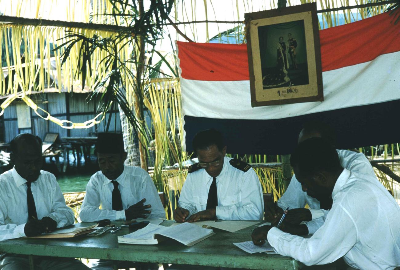 BD/209/7067 - 
Verkiezingen Nieuw Guinea Raad
