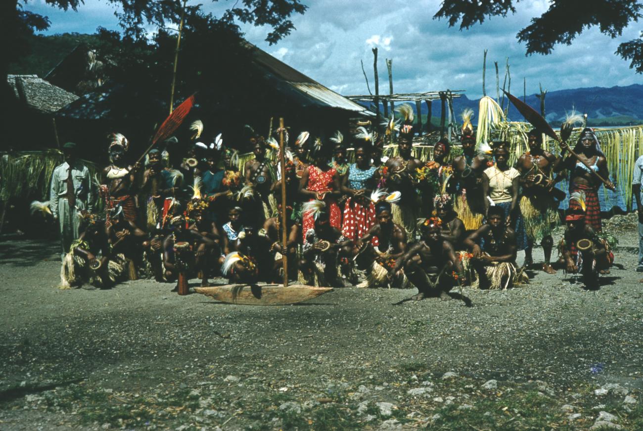 BD/209/7095 - 
Optreden Papoea-dansers
