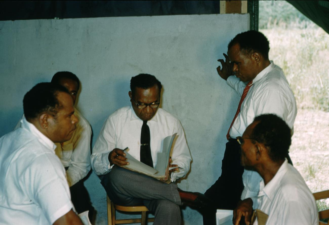 BD/209/7097 - 
Verkiezingen Nieuw Guinea Raad
