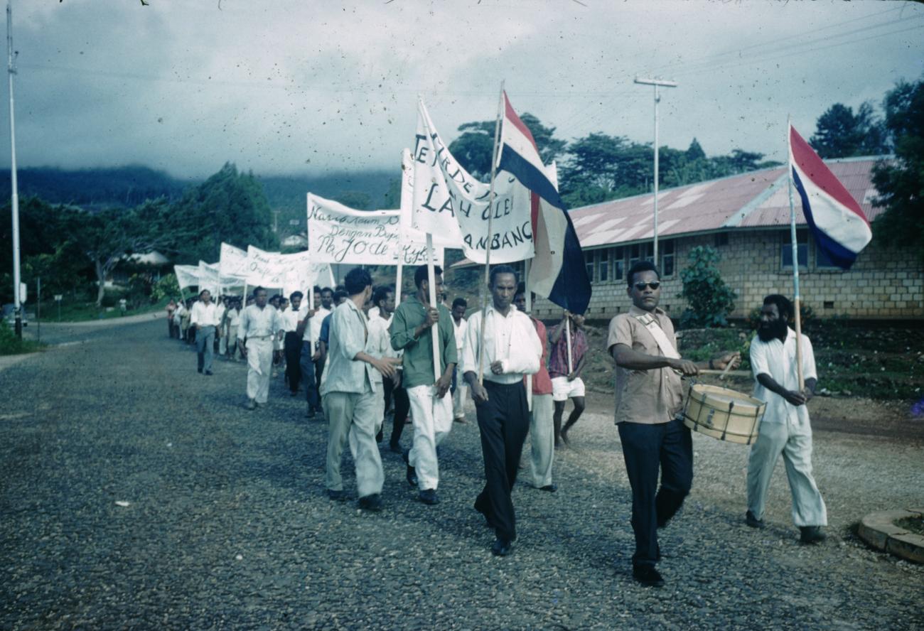 BD/209/7121 - 
Verkiezingen Nieuw Guinea Raad
