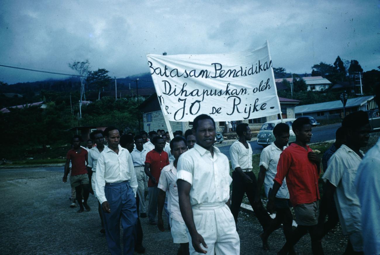 BD/209/7123 - 
Verkiezingen Nieuw Guinea Raad
