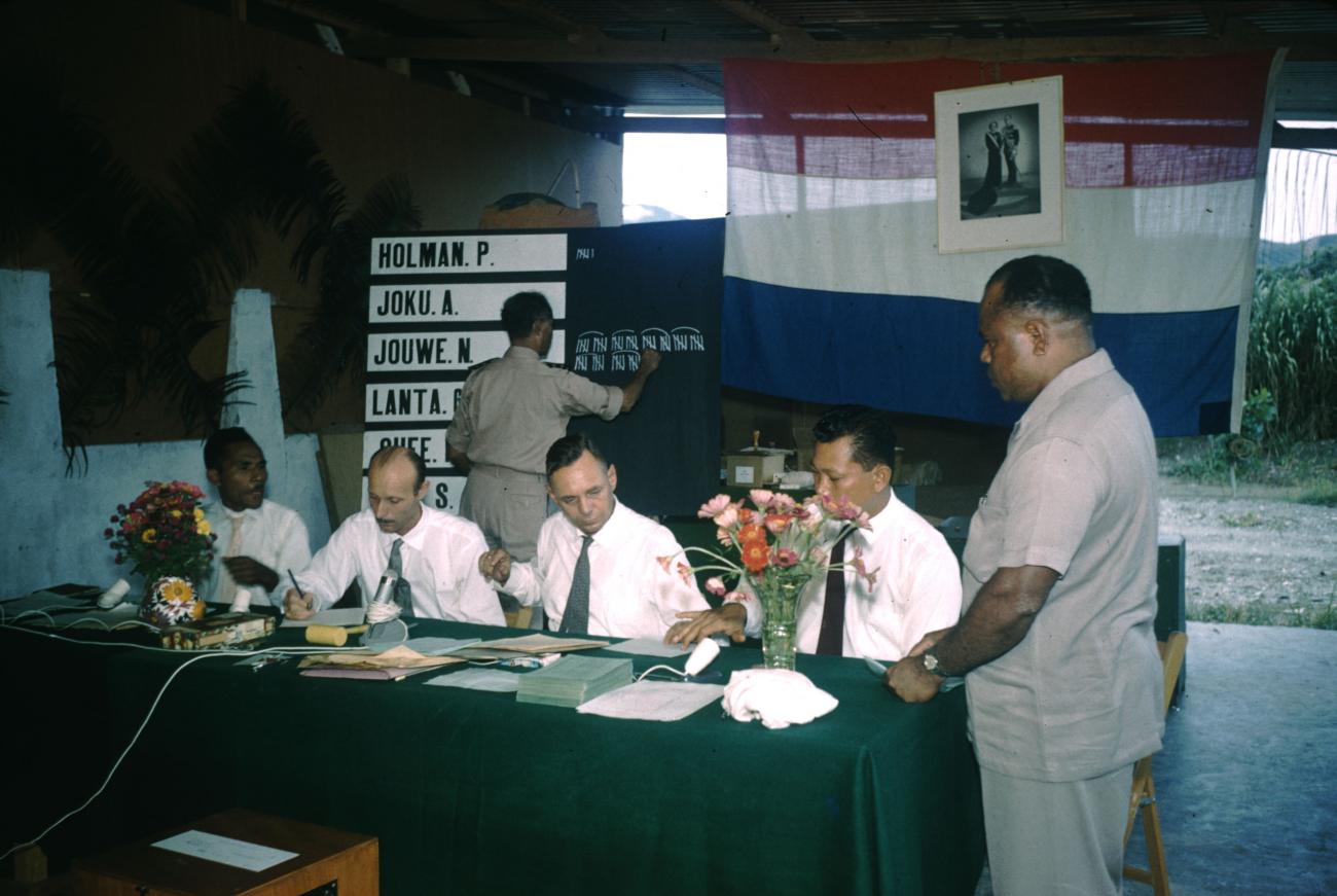 BD/209/7131 - 
Verkiezingen Nieuw Guinea Raad
