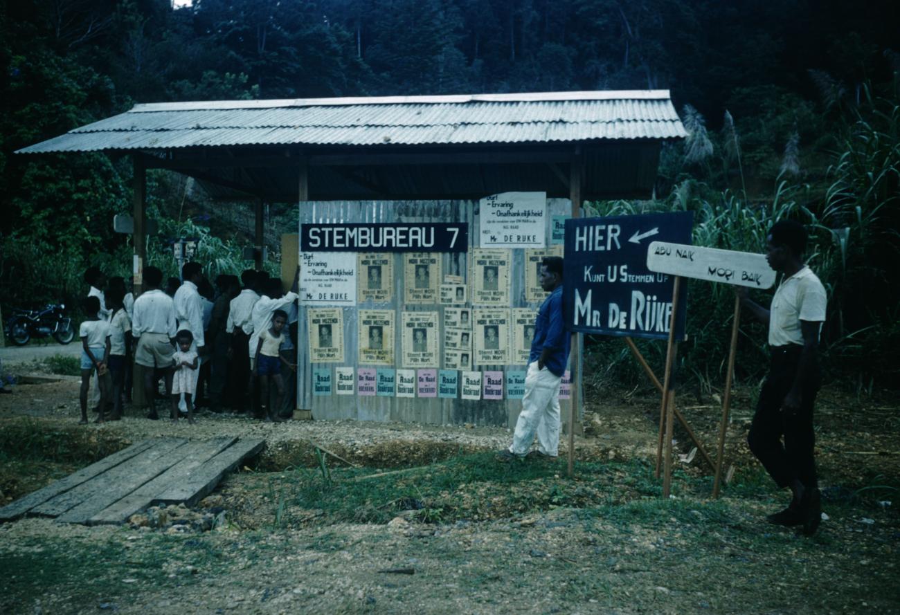 BD/209/7138 - 
Verkiezingen Nieuw Guinea Raad
