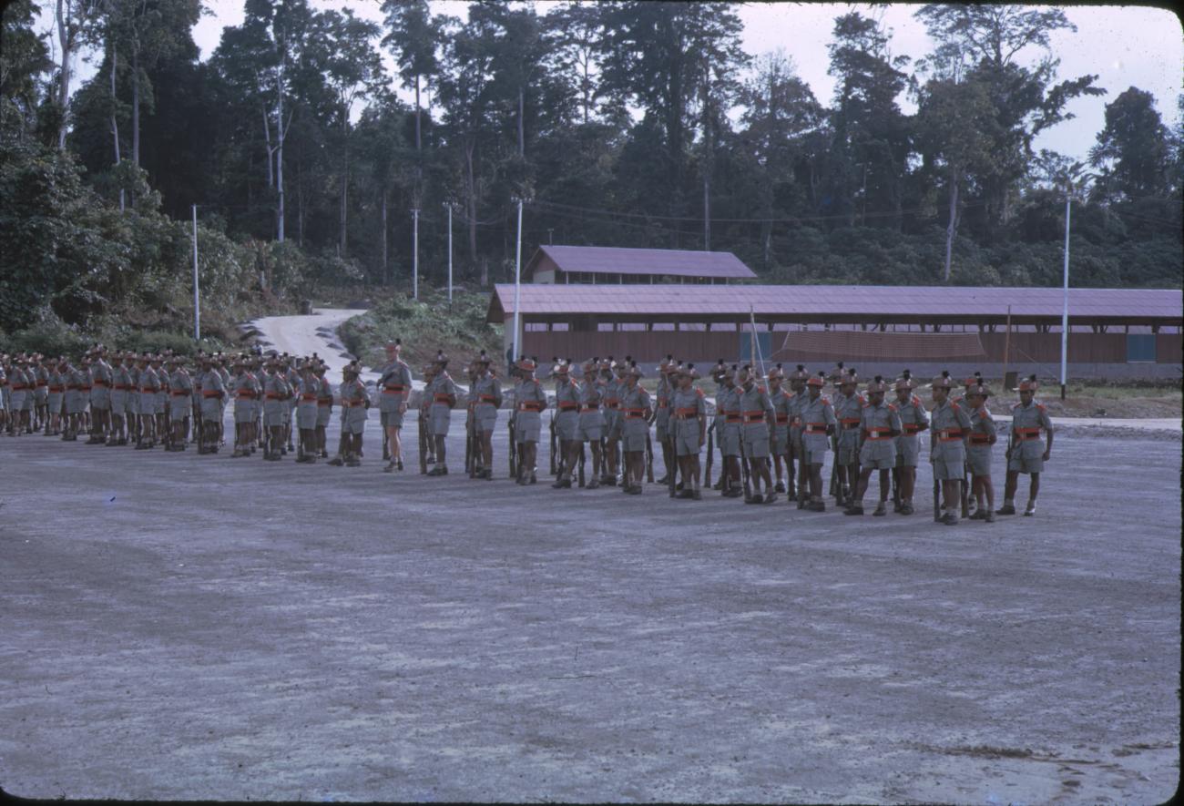 BD/209/9112 - 
Opleidingskamp Papoea Vrijwilligers Korps te Manokwari
