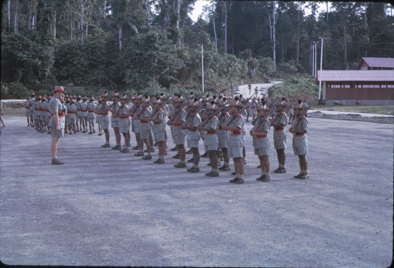BD/209/9113 - 
Opleidingskamp Papoea Vrijwilligers Korps te Manokwari
