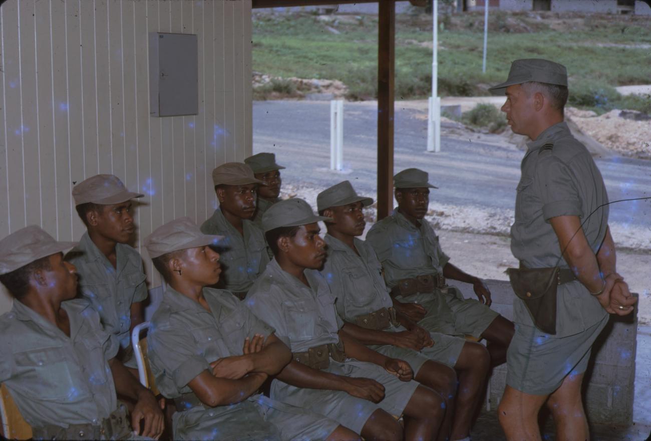 BD/209/9129 - 
Opleidingskamp Papoea Vrijwilligers Korps te Manokwari
