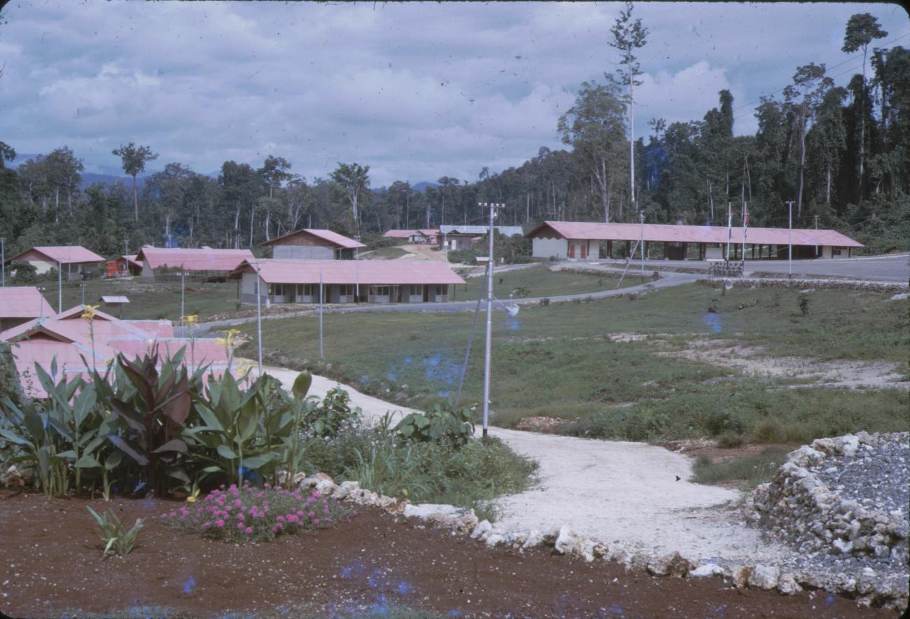 BD/209/9142 - 
Opleidingskamp Papoea Vrijwilligers Korps te Manokwari

