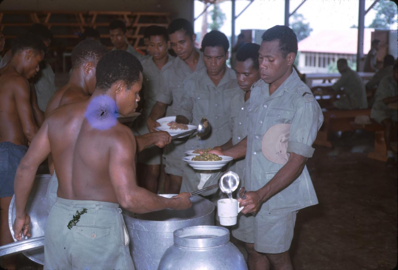 BD/209/9177 - 
Opleidingskamp Papoea Vrijwilligers Korps te Manokwari
