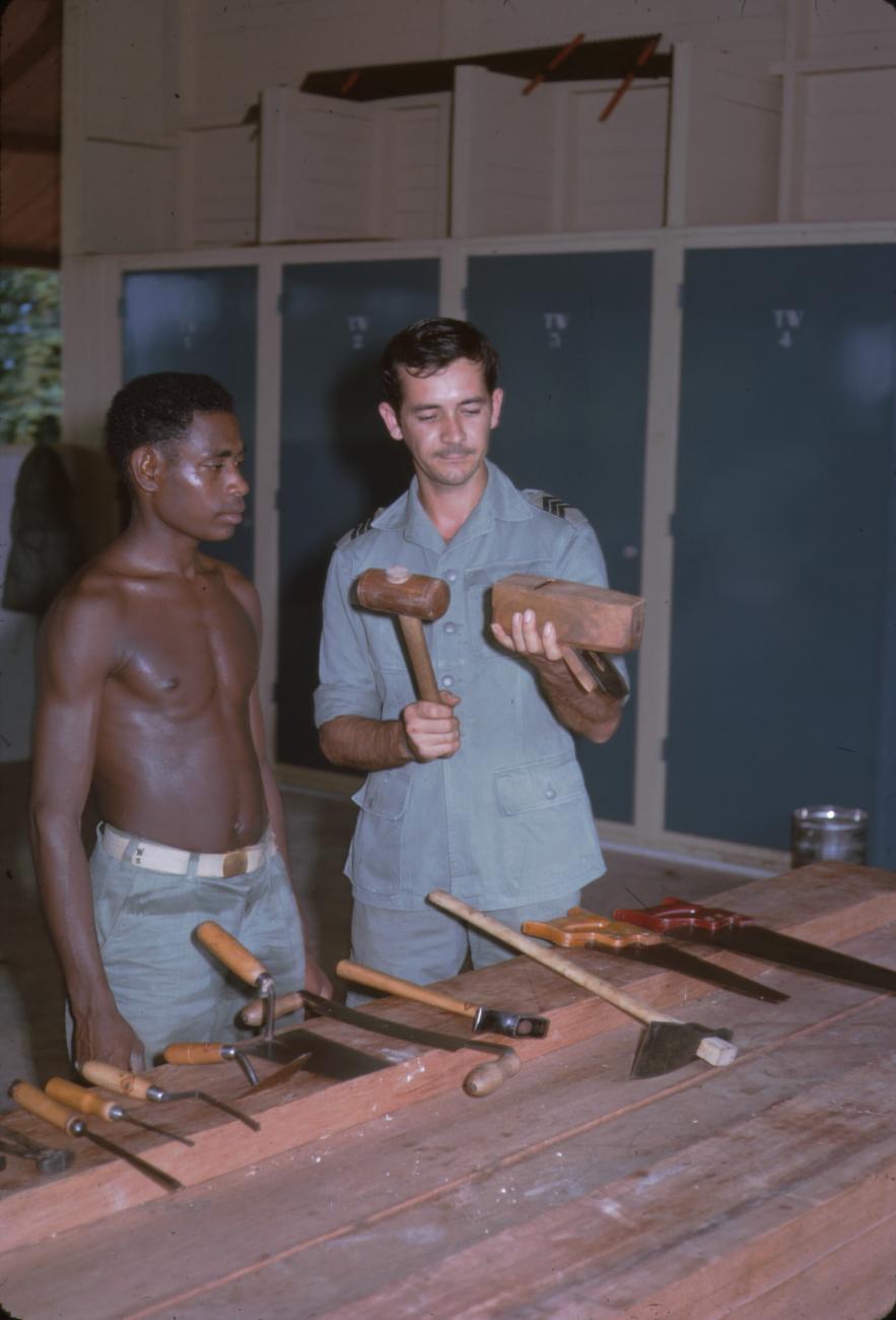 BD/209/9181 - 
Opleidingskamp Papoea Vrijwilligers Korps te Manokwari
