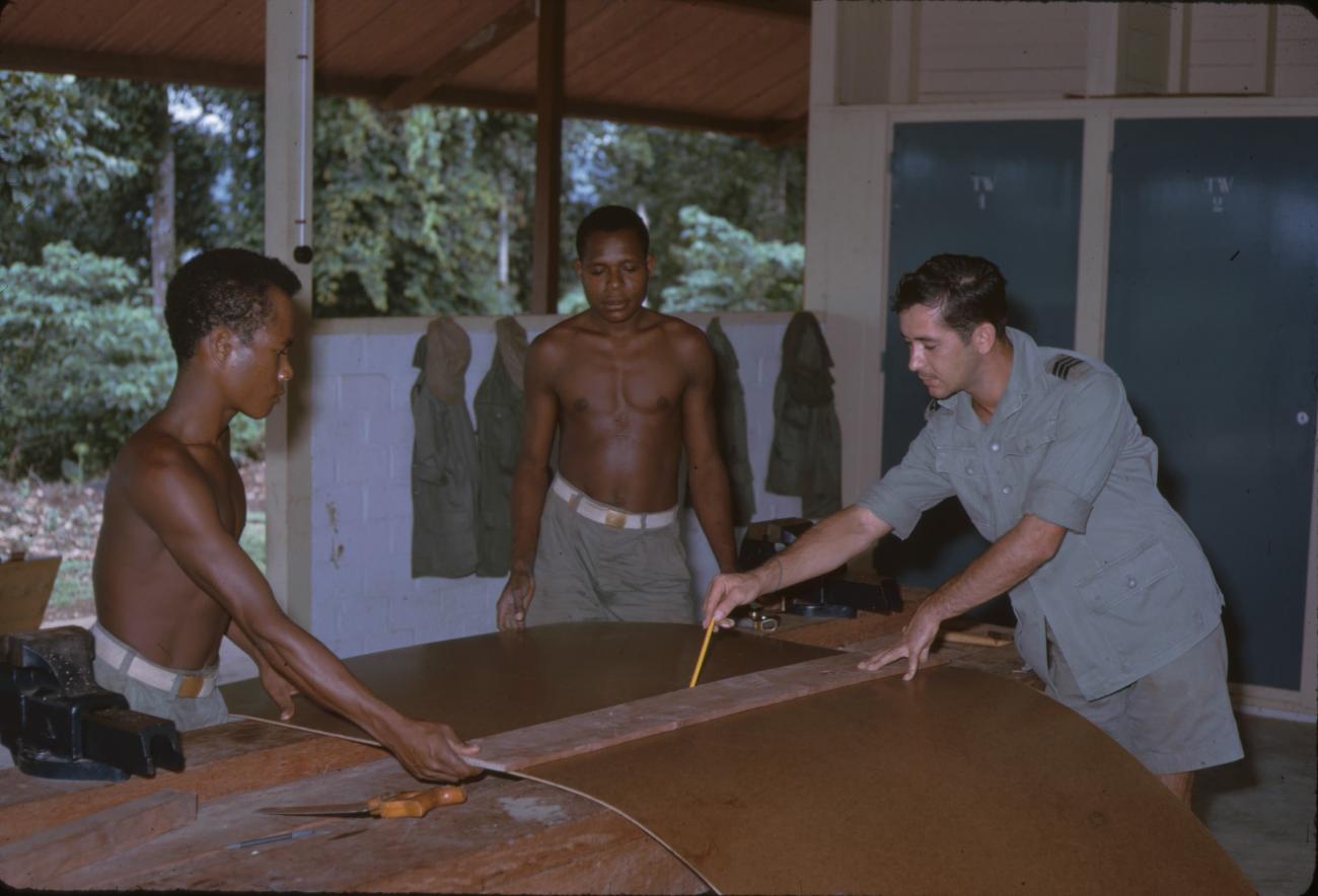 BD/209/9182 - 
Opleidingskamp Papoea Vrijwilligers Korps te Manokwari
