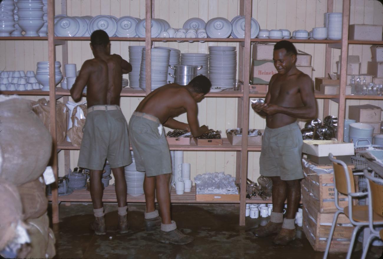 BD/209/9196 - 
Opleidingskamp Papoea Vrijwilligers Korps te Manokwari
