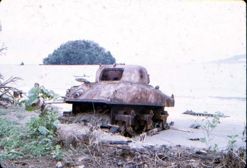 BD/37/325 - 
Wrak van amerikaanse tank M-4A1

