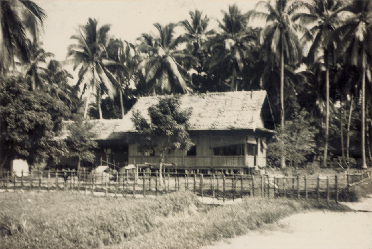 BD/309/34 - 
Paalwoning in het dorp Konda
