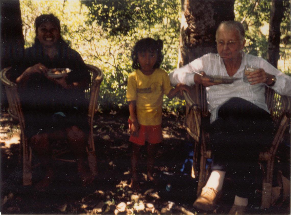 BD/309/94 - 
Dorp Bogor, aan de maaltijd. Niet publiceren, niet in Nieuw Guinea
