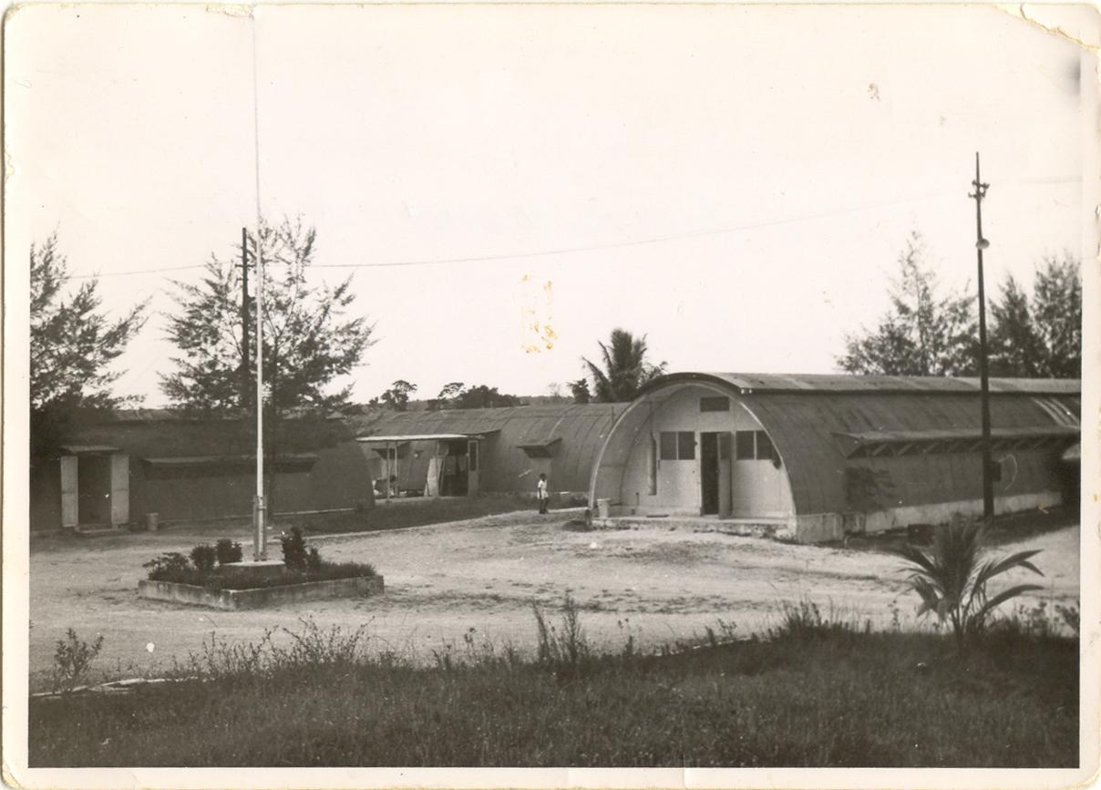 BD/84/16 - 
Het oude Amerikaanse leger ziekenhuis in Biak Kota.
