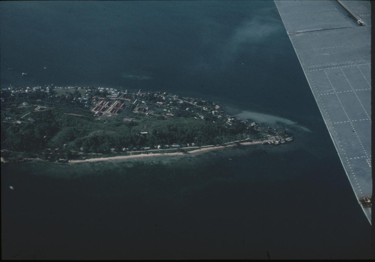 BD/144/132 - 
Luchtfoto eiland
