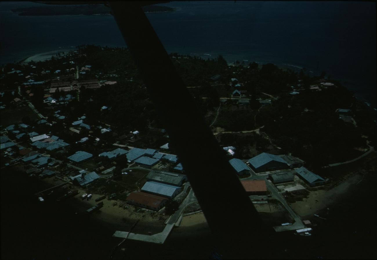 BD/144/22 - 
Luchtfoto van nederzetting
