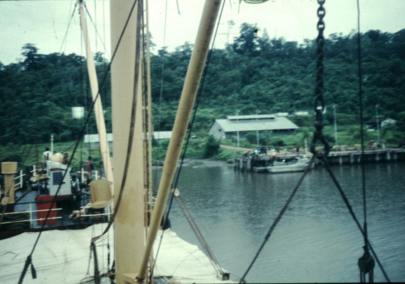 BD/144/247 - 
Foto van schip dat haven nadert
