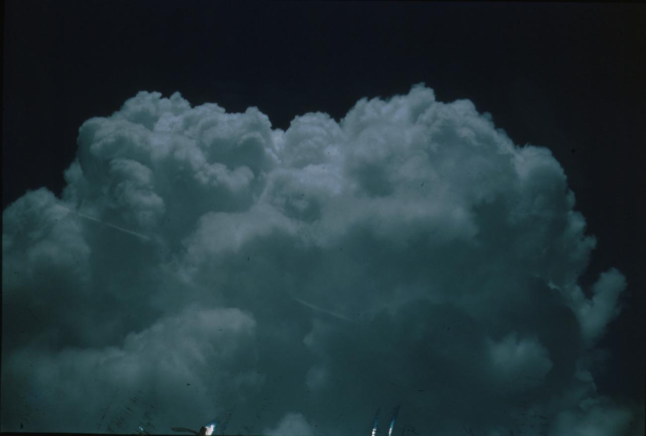 BD/144/589 - 
Luchtfoto wolkenformatie
