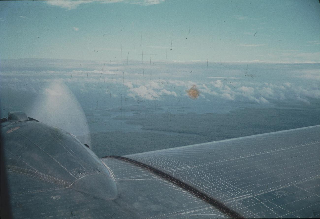 BD/144/647 - 
Foto genomen uit vliegtuig
