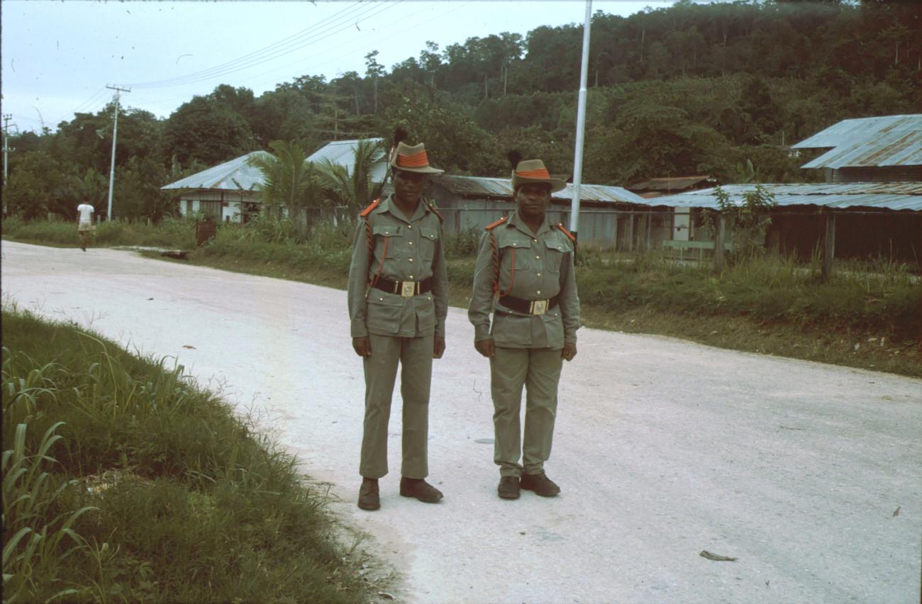 BD/279/73 - 
Soldaten van het Papoea vrijwilligers Corps
