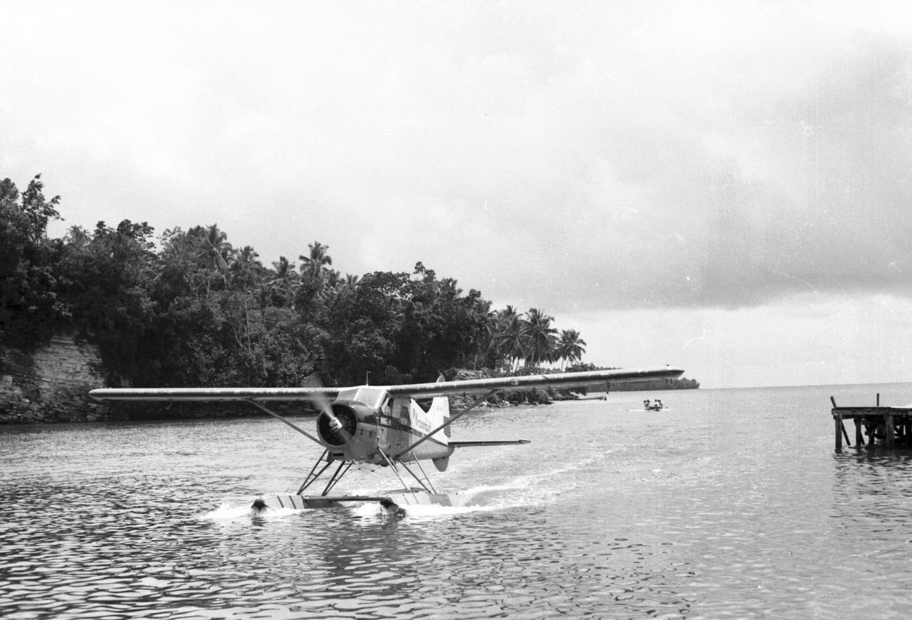 BD/133/1178 - 
Landend watervliegtuig
