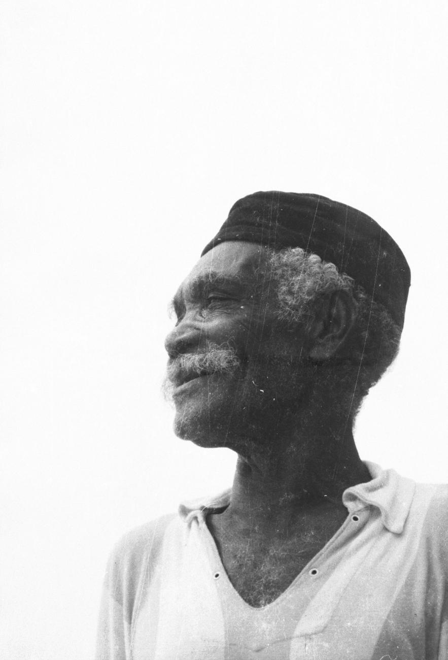 BD/133/1186 - 
Portrait of a Papua man
