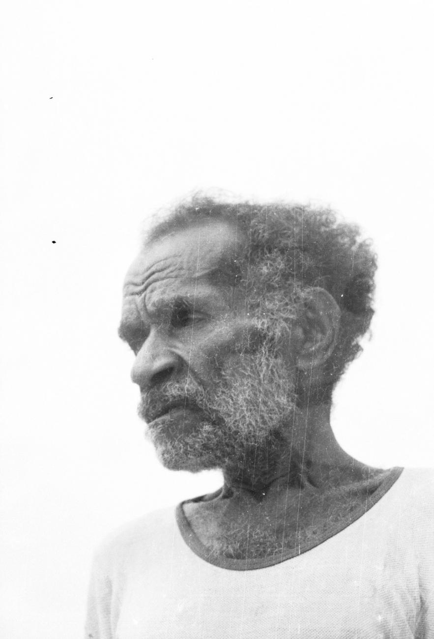 BD/133/1187 - 
Portret van een Papoea-man
