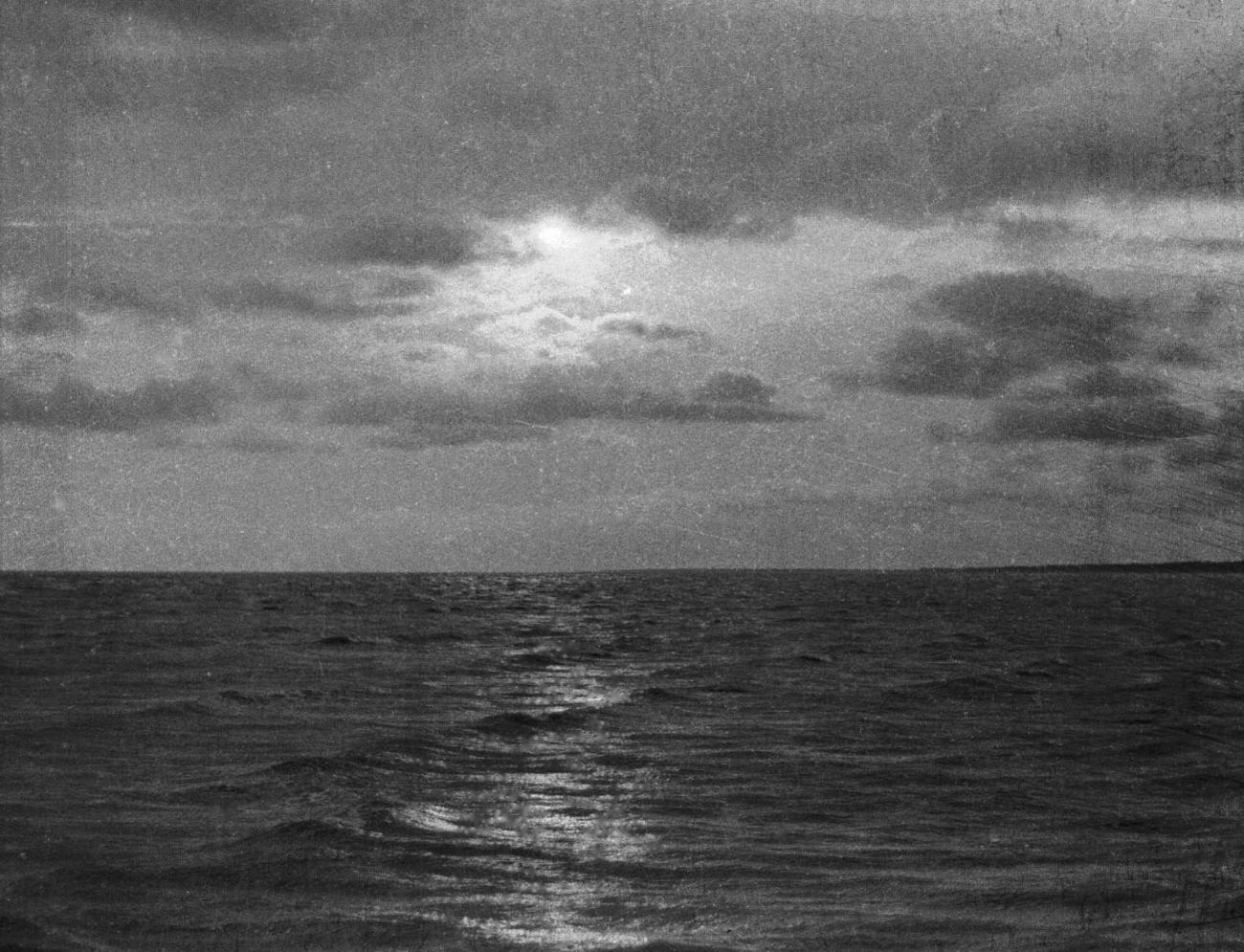 BD/133/391 - 
Panorama opname van de zee
