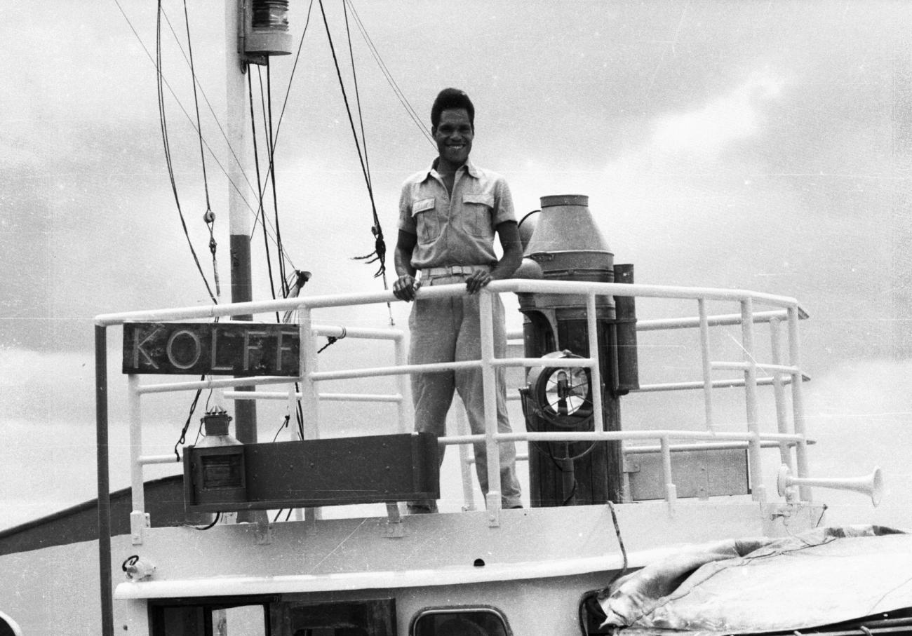 BD/133/881 - 
Papoea-man aan boord van MS Kolff
