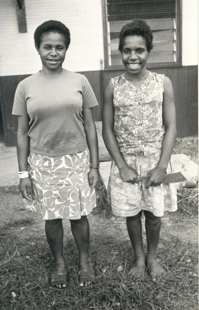 BD/253/106 - 
Portret van twee vrouwen
