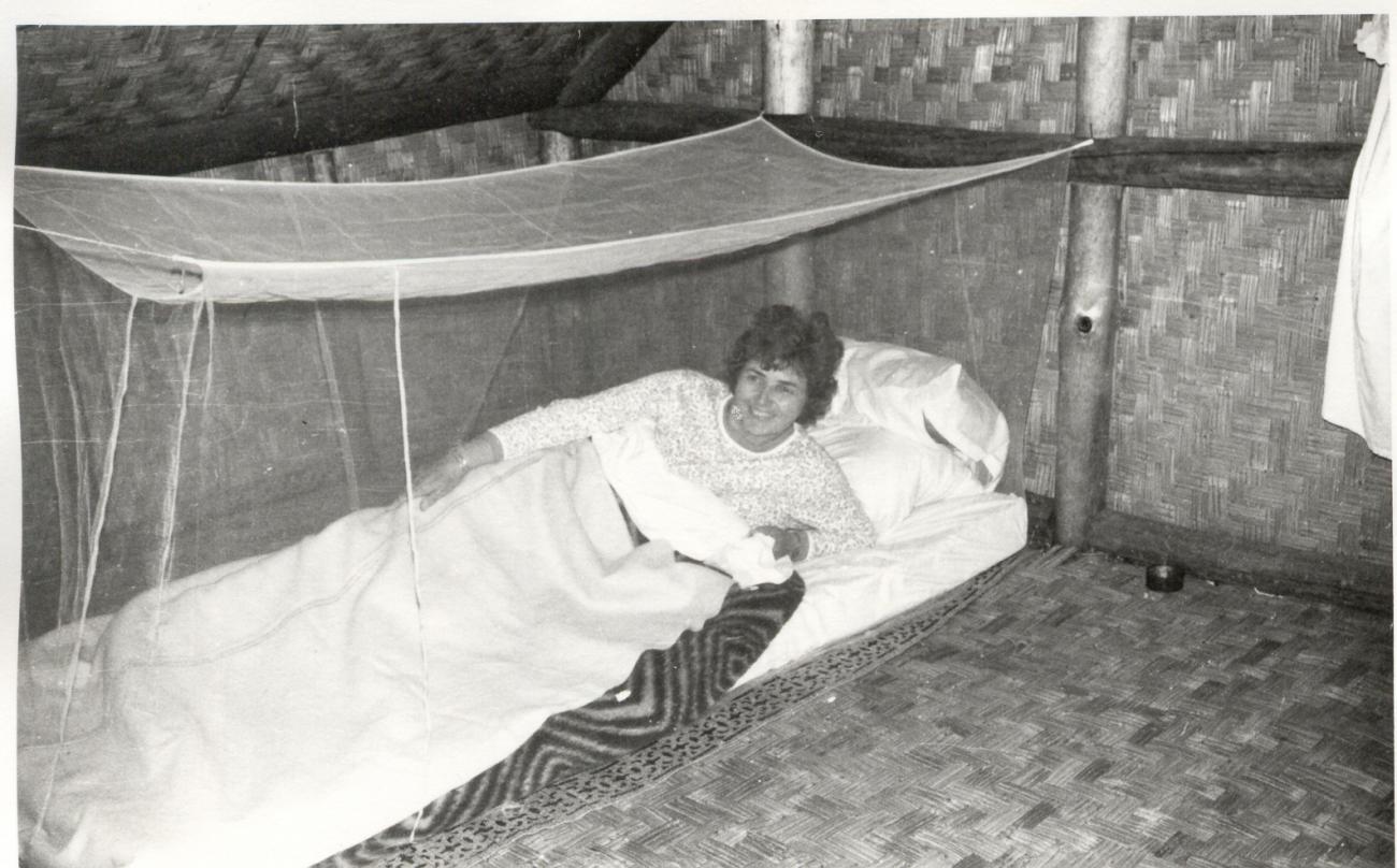 BD/253/50 - 
Katholieke zuster in een bed
