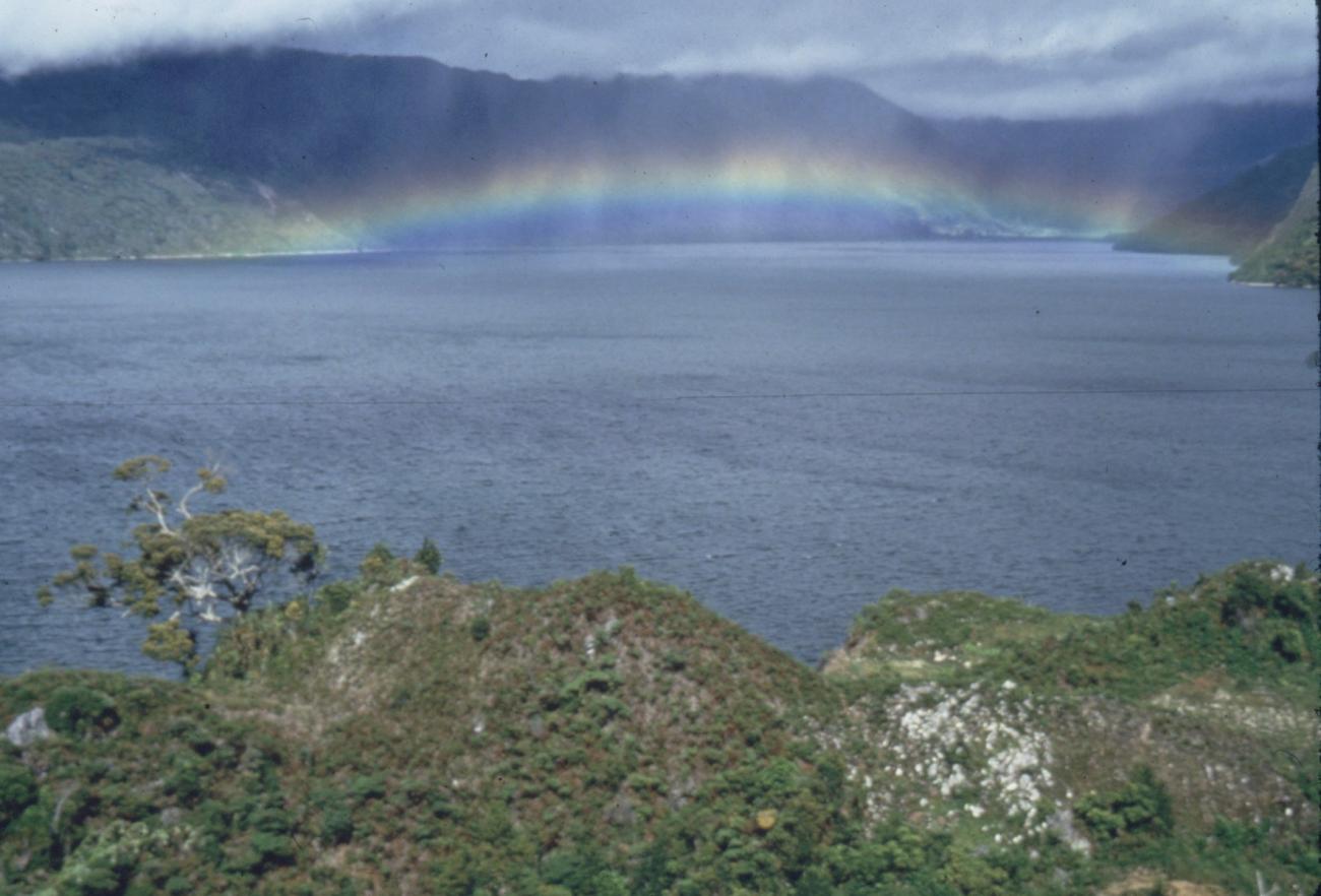 BD/285/49 - 
Regenboog boven een van de Wisselmeren
